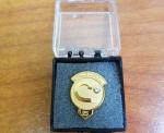 Product Description: Honor and recognizeyour employees' years of dedicationand hard work with a service pin!All of our service pins are polished brass.</br> District Official Pin - 25 years
